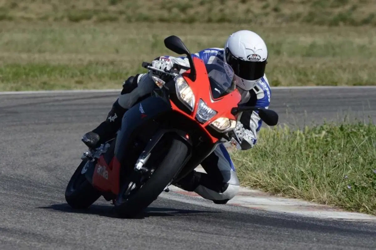Aprilia RS4  (2)