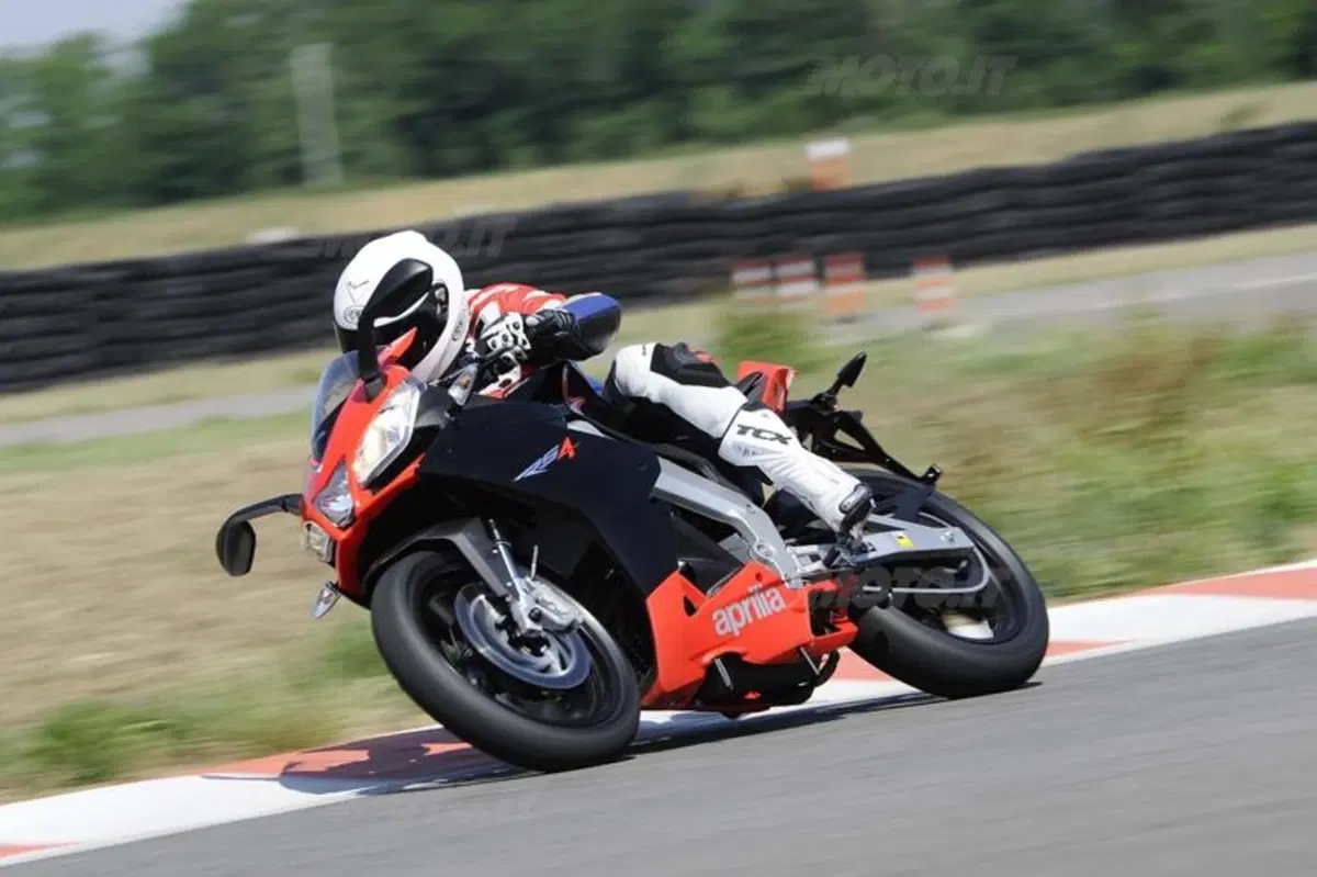 Aprilia RS4  (3)