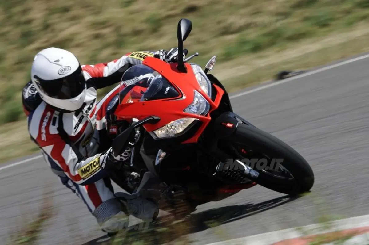 Aprilia RS4  (4)
