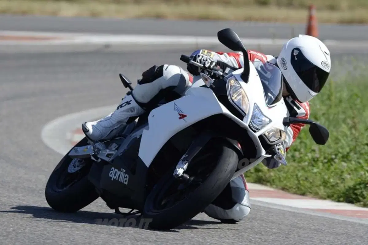 Aprilia RS4  (10)