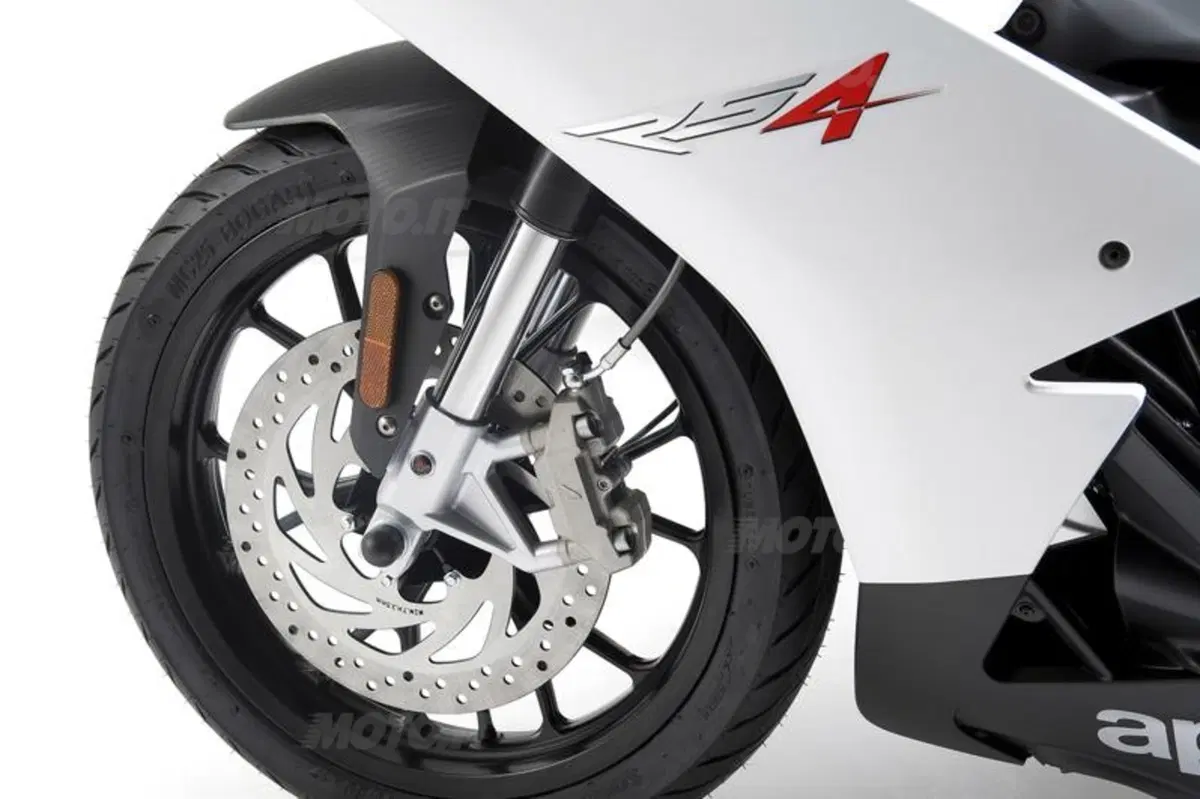 Aprilia RS4  (25)