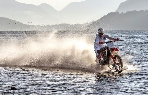 Luca Colombo a caccia del record di velocità sull'acqua (3)