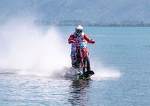 Luca Colombo in moto sull'acqua conquista il record di velocità