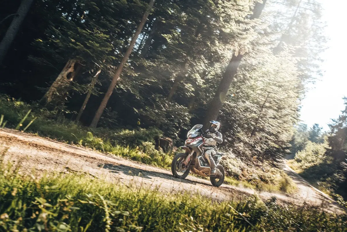 Zocchi (Honda X-ADV 750) ha vinto la Gibraltar Race (7)