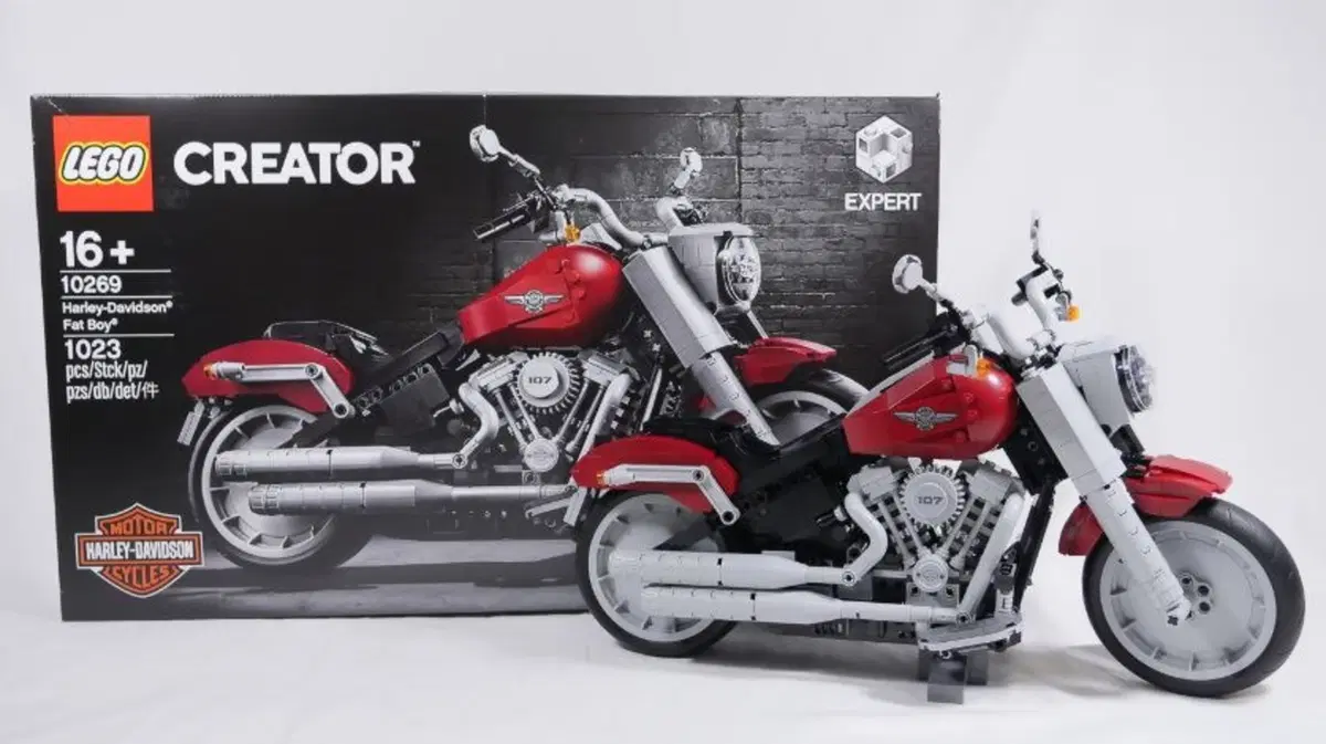 Harley-Davidson Fat Boy. Modello in scala di Lego Creator Expert (14)