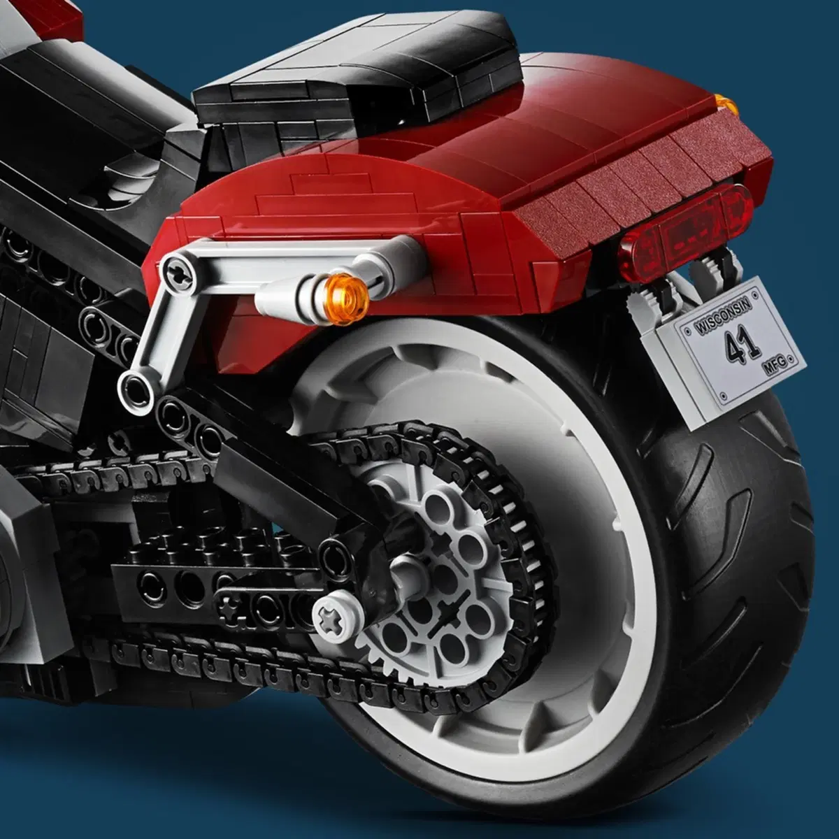 Harley-Davidson Fat Boy. Modello in scala di Lego Creator Expert (12)