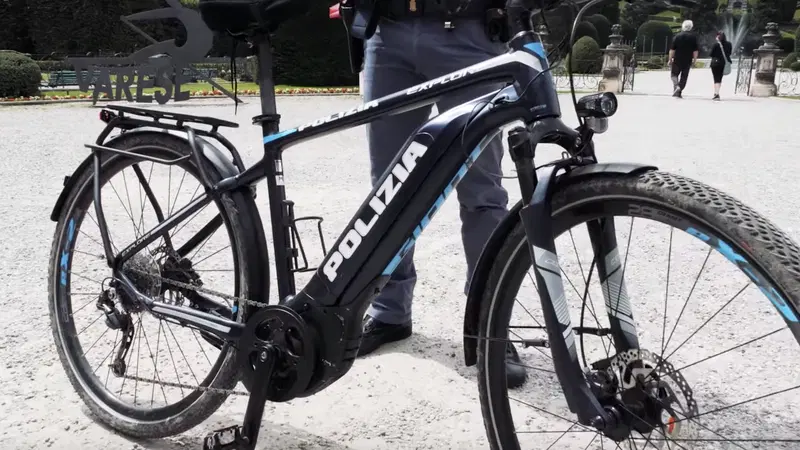 Polizia, la prima pattuglia sull'eBike