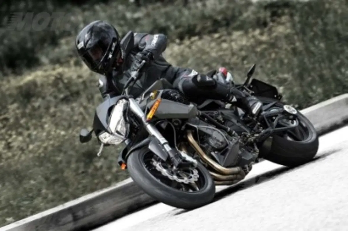Benelli TNT 899 e TNT 1130 Century Racer (3)