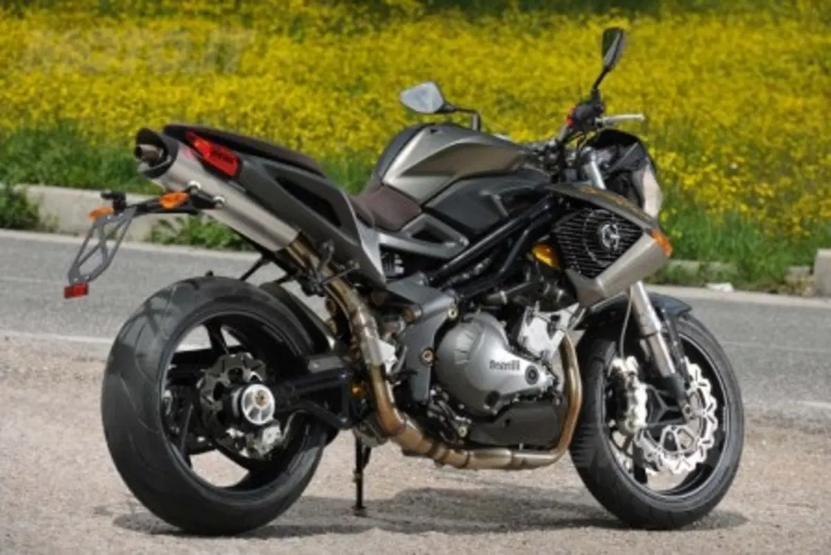 Benelli TNT 899 e TNT 1130 Century Racer (6)