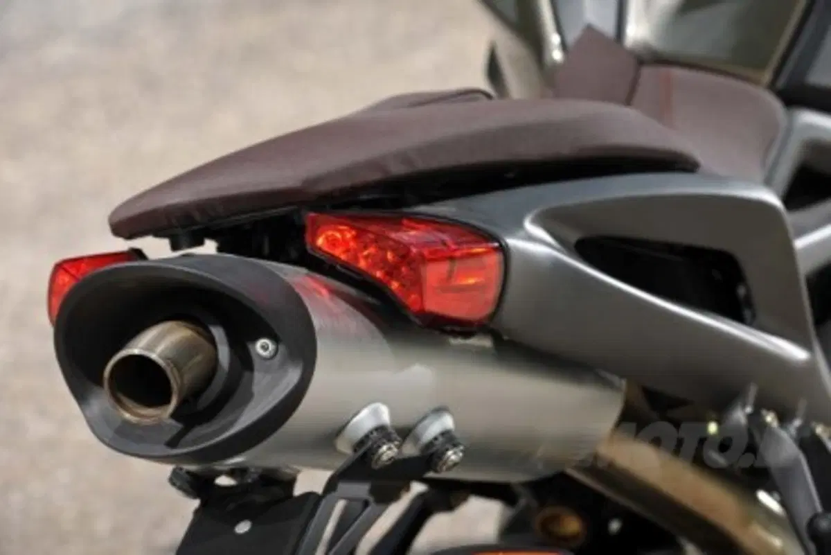 Benelli TNT 899 e TNT 1130 Century Racer (7)