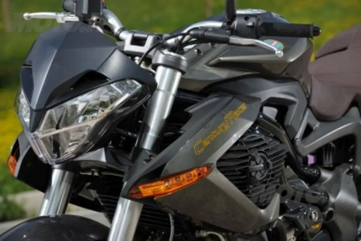 Benelli TNT 899 e TNT 1130 Century Racer (9)
