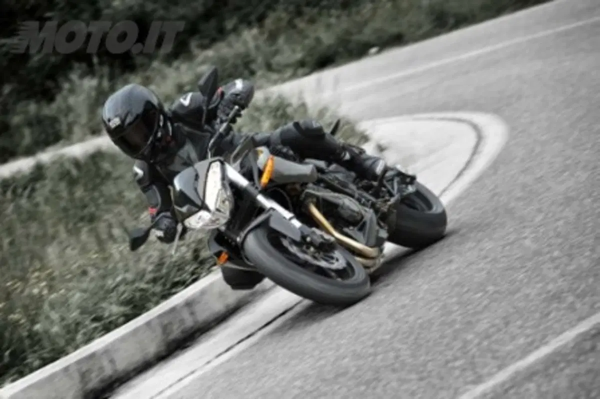 Benelli TNT 899 e TNT 1130 Century Racer (13)
