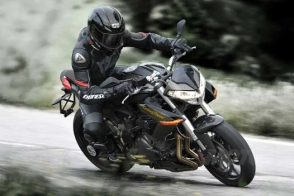 Benelli TNT 899 e TNT 1130 Century Racer (14)