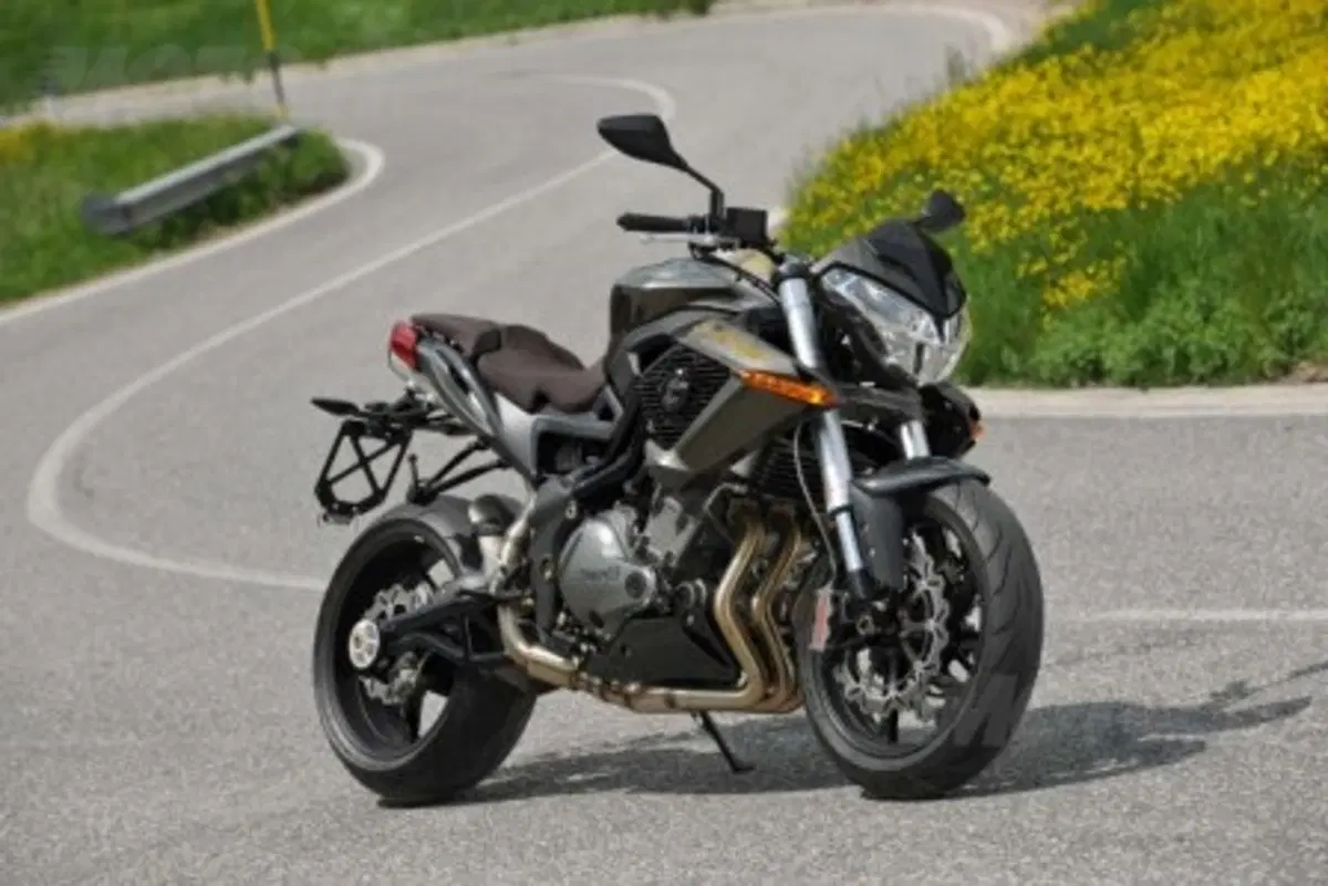 Benelli TNT 899 e TNT 1130 Century Racer (15)