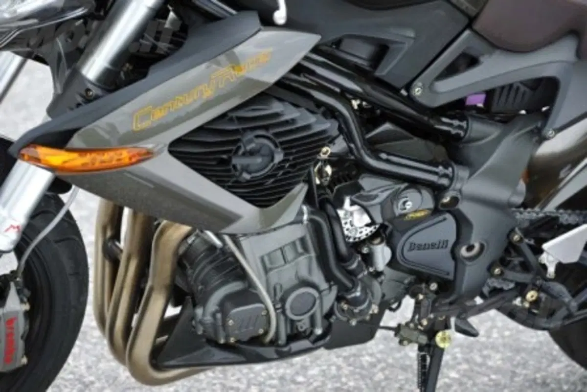 Benelli TNT 899 e TNT 1130 Century Racer (22)
