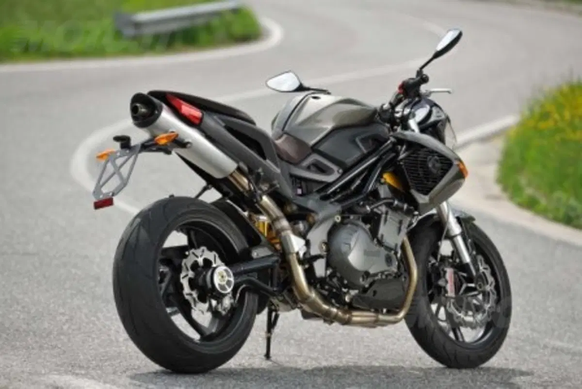Benelli TNT 899 e TNT 1130 Century Racer (23)