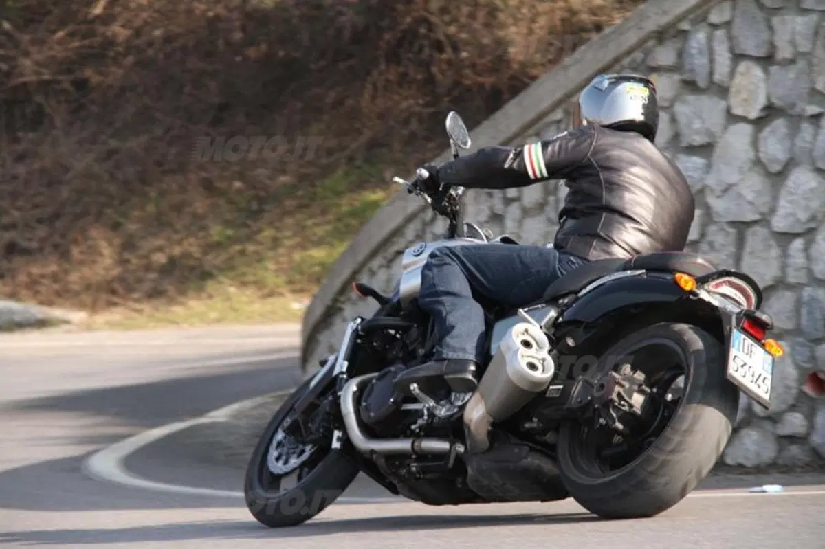 Yamaha VMax   (2)