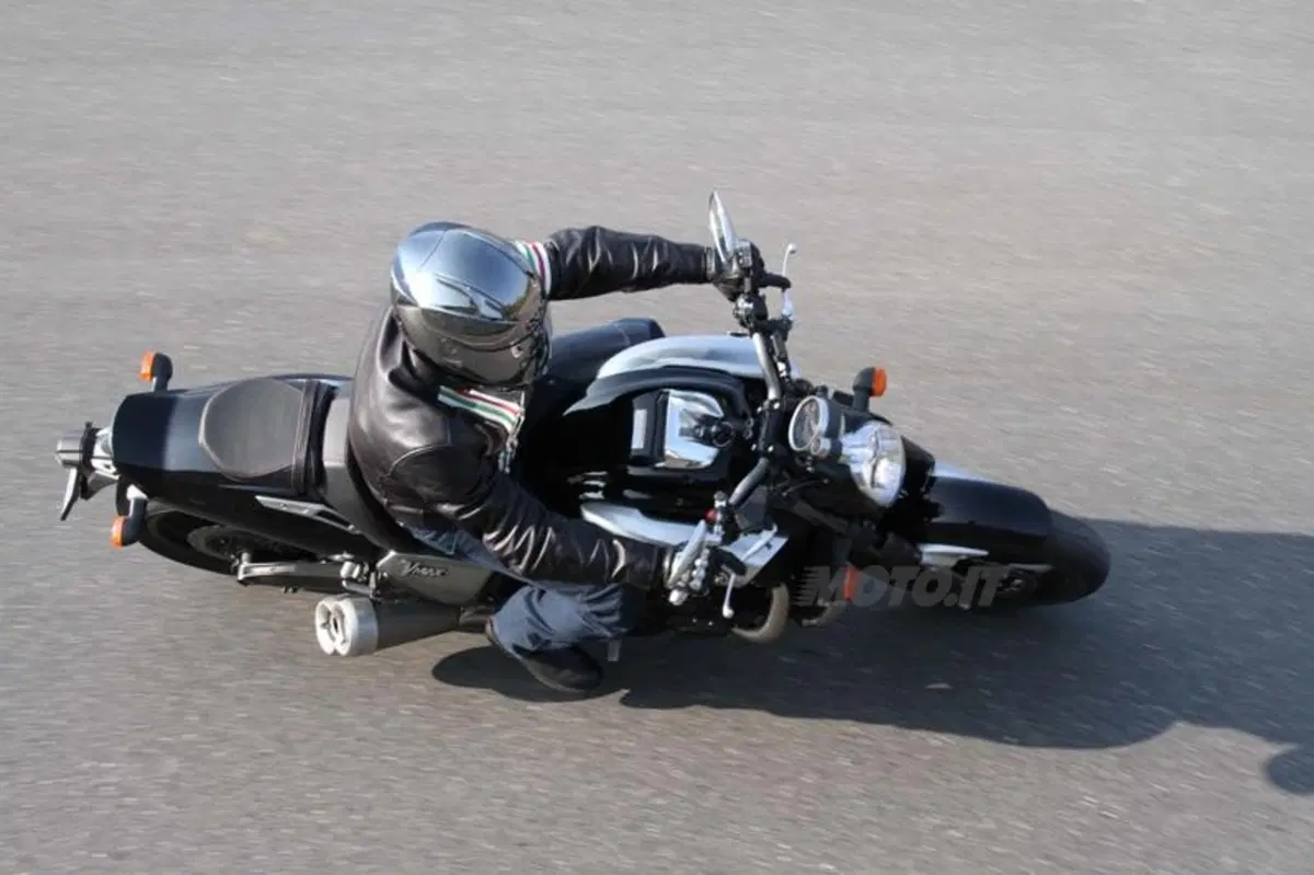 Yamaha VMax   (5)
