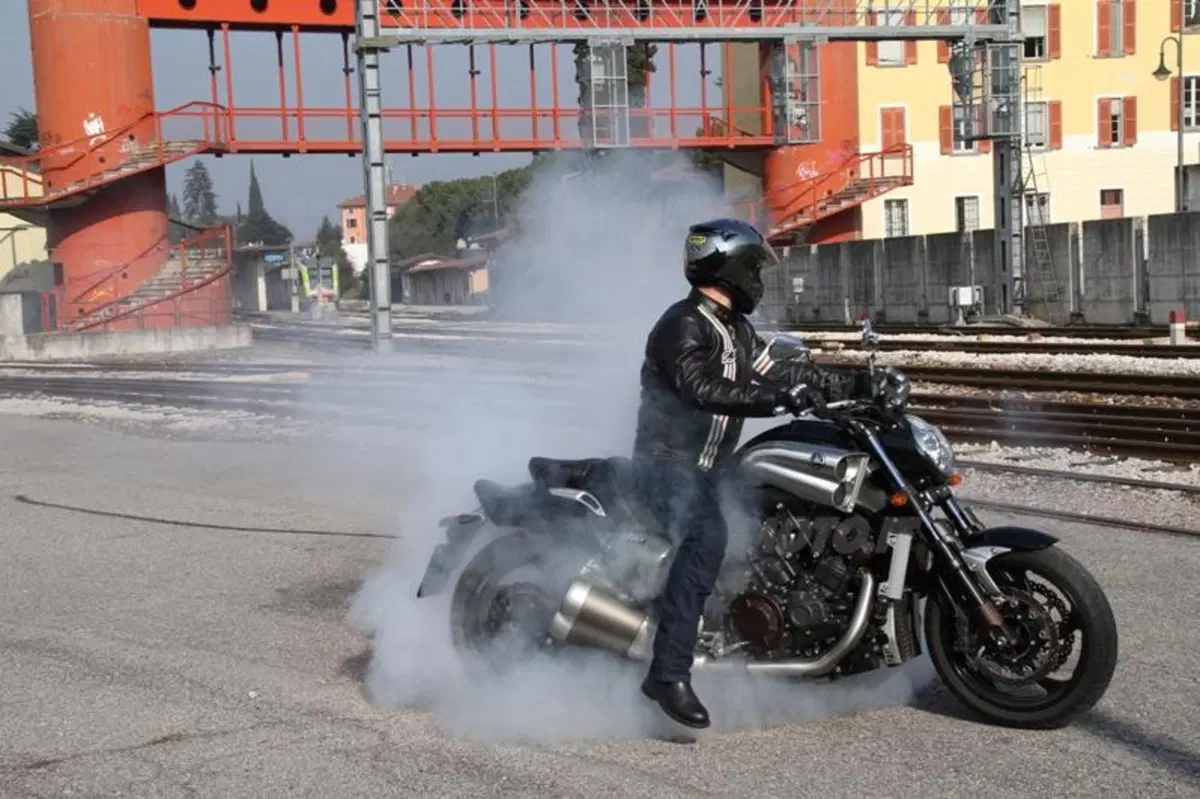 Yamaha VMax   (6)