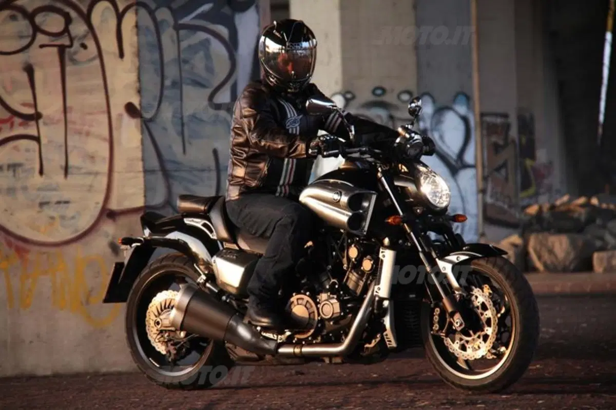 Yamaha VMax   (9)