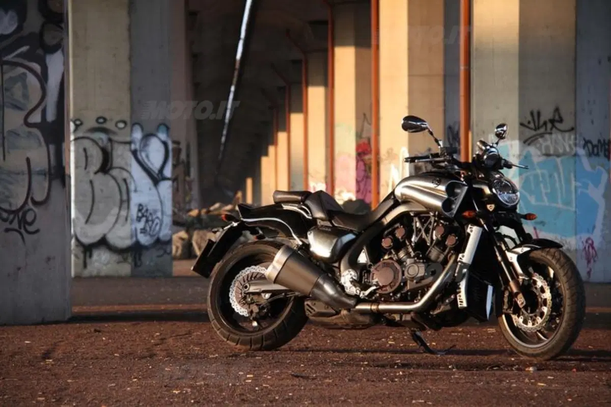 Yamaha VMax   (10)