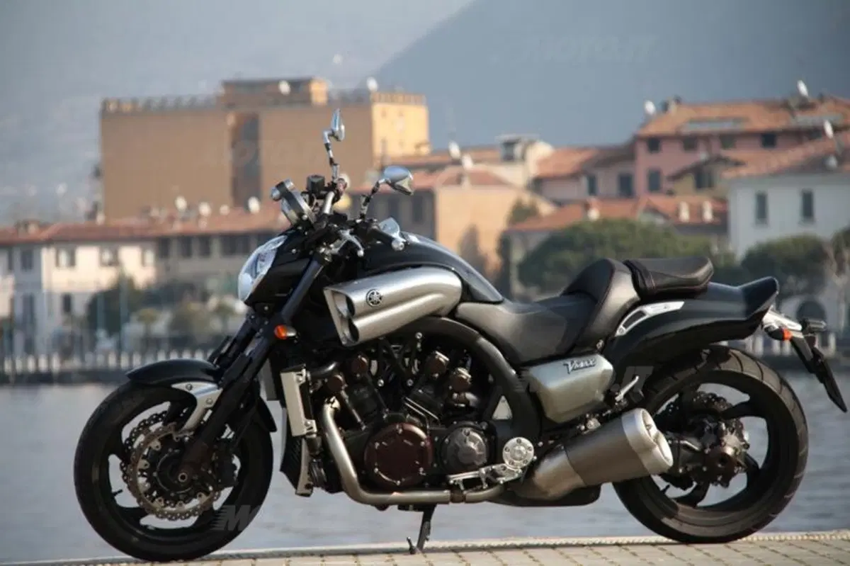 Yamaha VMax   (11)