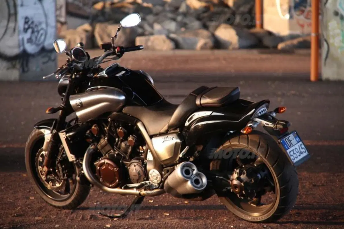 Yamaha VMax   (13)