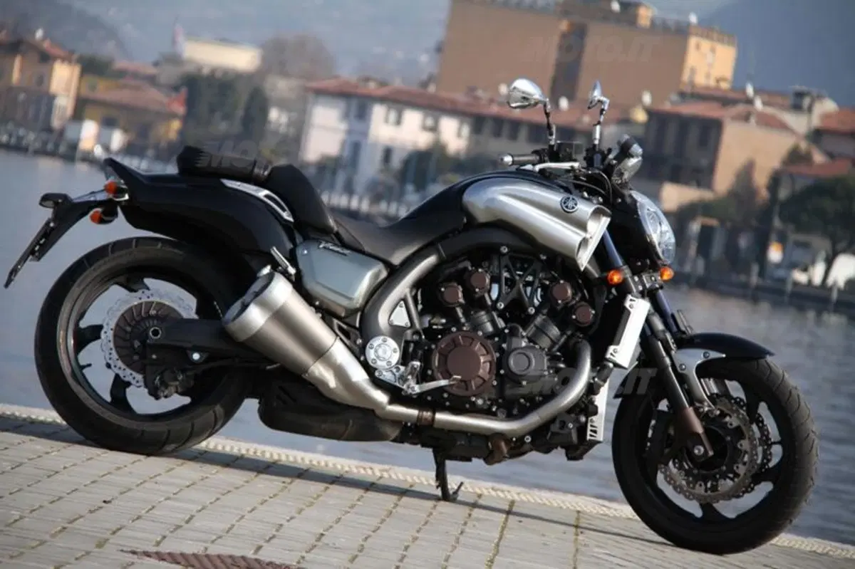 Yamaha VMax   (16)