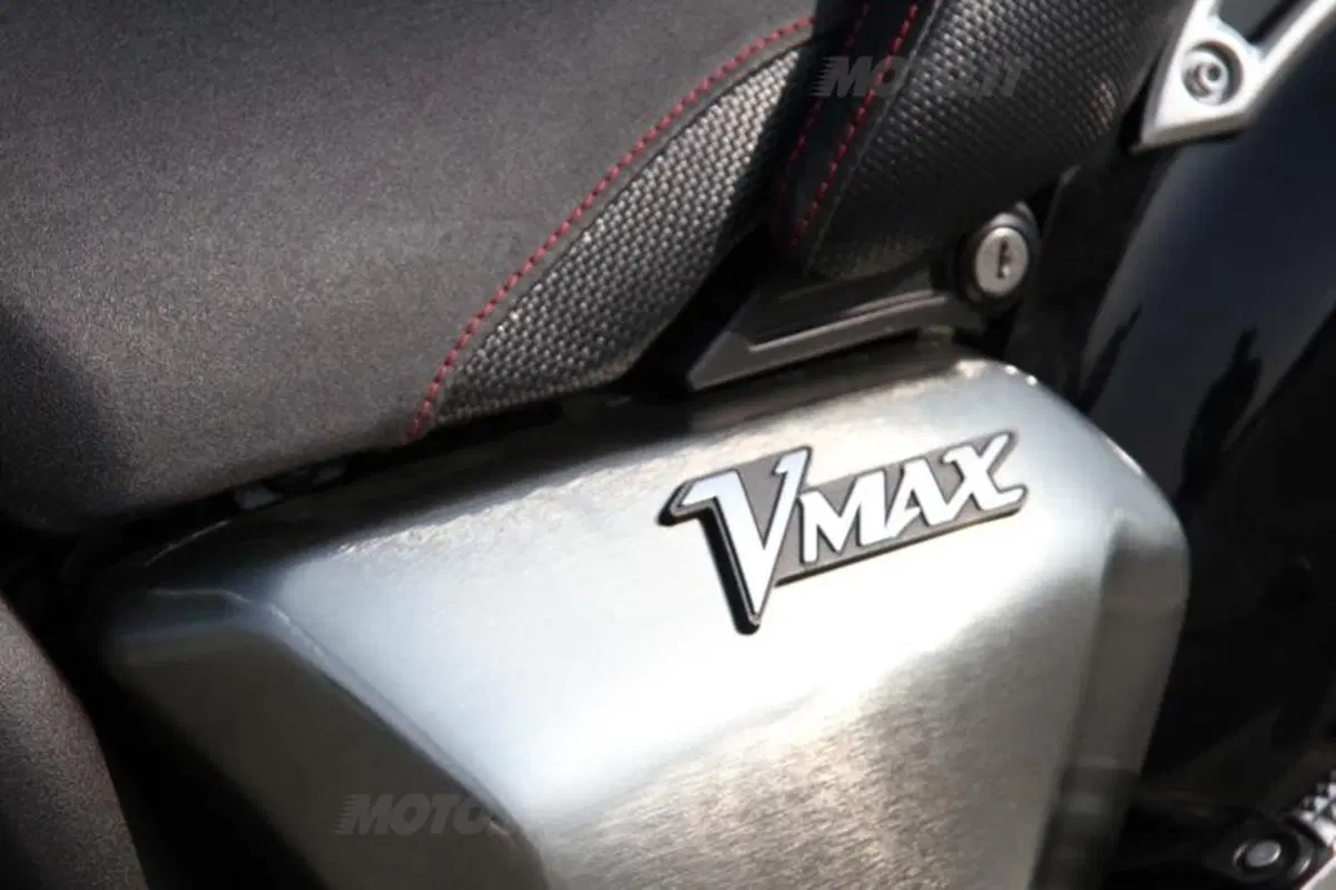 Yamaha VMax   (17)