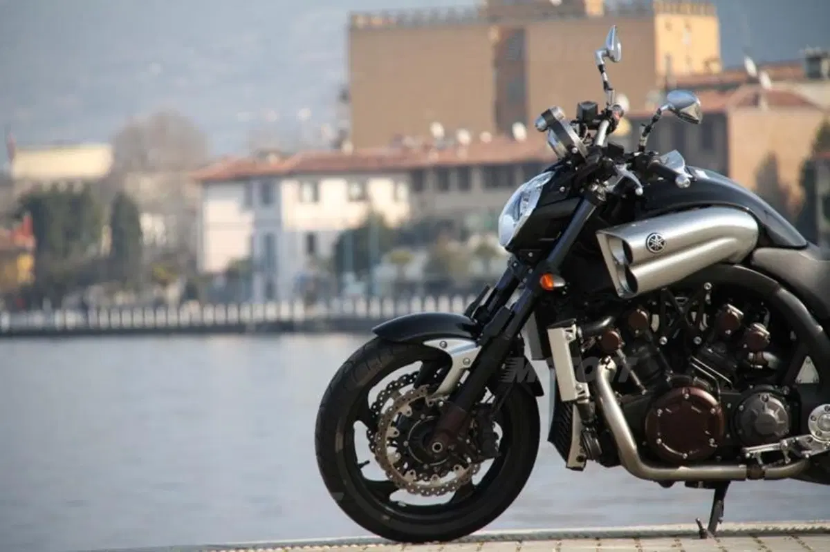 Yamaha VMax   (23)