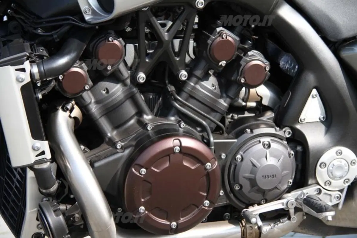 Yamaha VMax   (25)