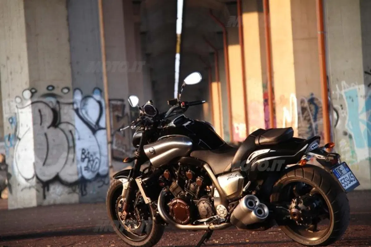 Yamaha VMax   (26)
