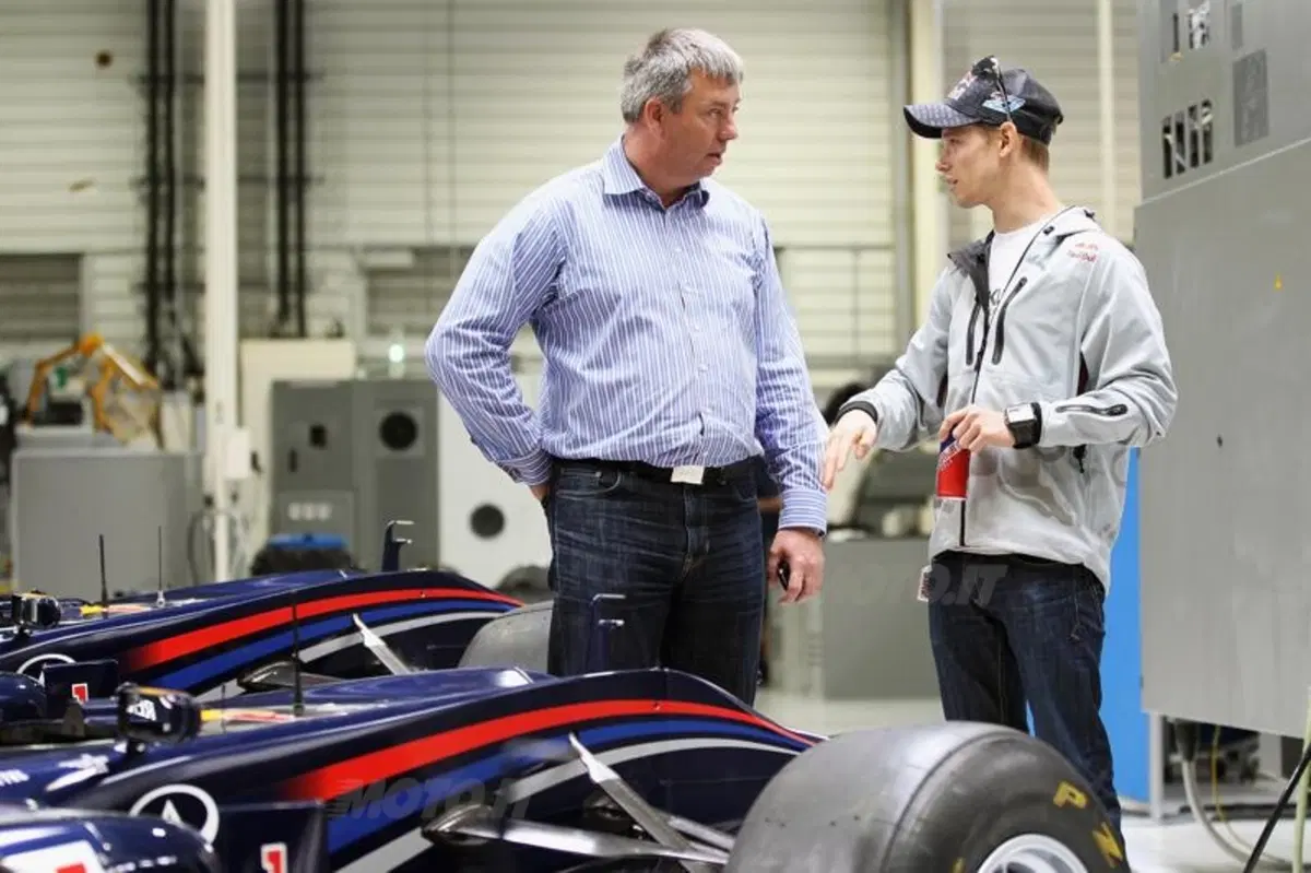 I piloti Repsol Honda visitano la sede del Red Bull Racing F1