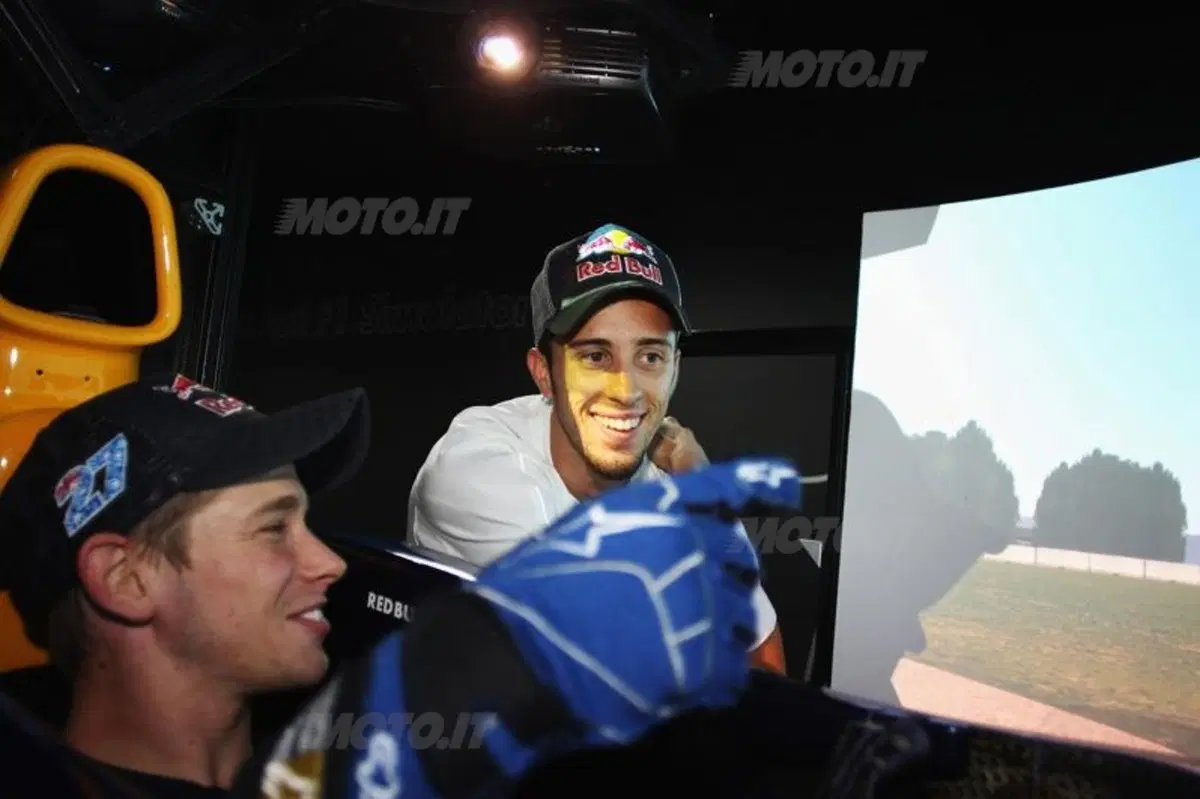 I piloti Repsol Honda visitano la sede del Red Bull Racing F1 (3)