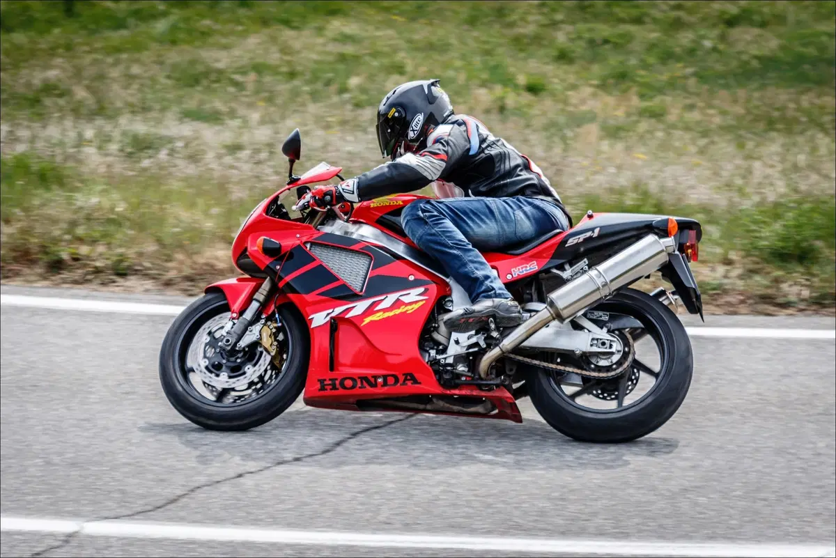 Honda VTR 1000 SP1: TEST YoungTimer: nata per battere la Ducati (6)