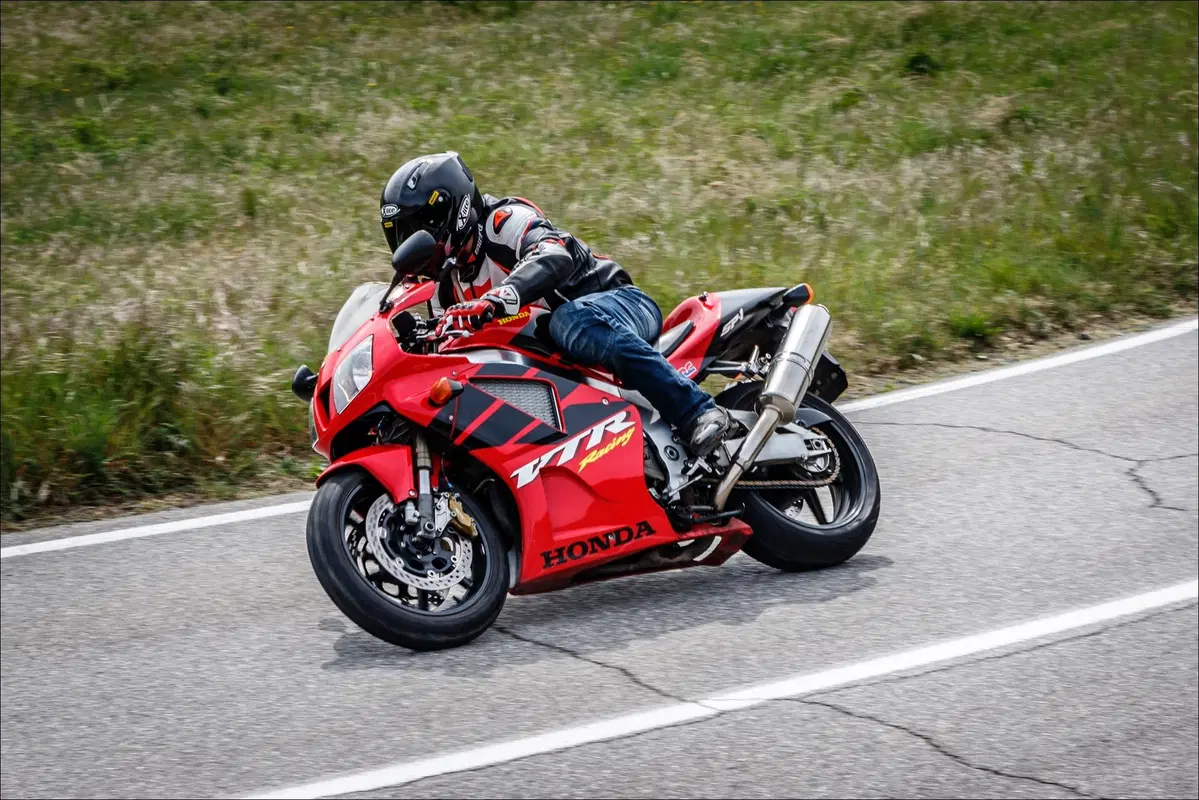Honda VTR 1000 SP1: TEST YoungTimer: nata per battere la Ducati (4)