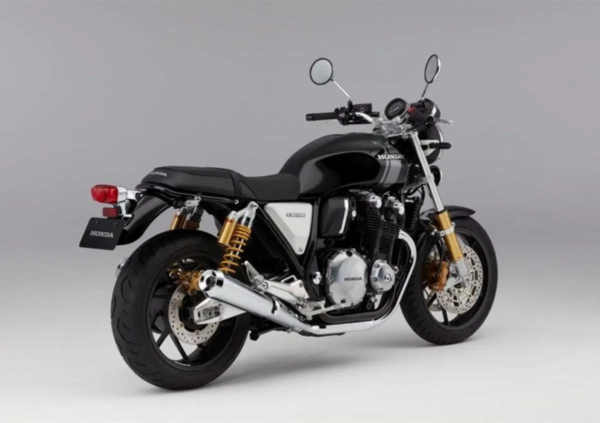 Honda, brevetto di una quattro cilindri raffreddata ad aria: futura CB1100? (7)
