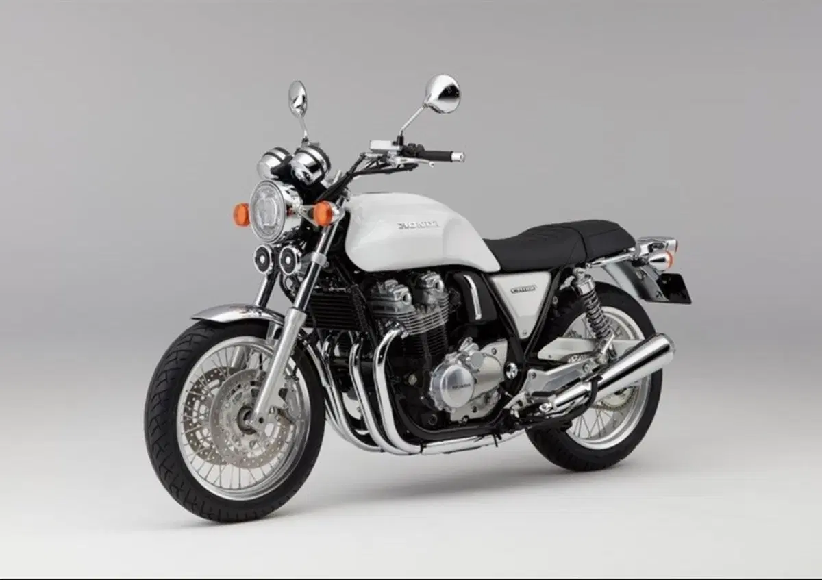 Honda, brevetto di una quattro cilindri raffreddata ad aria: futura CB1100? (10)