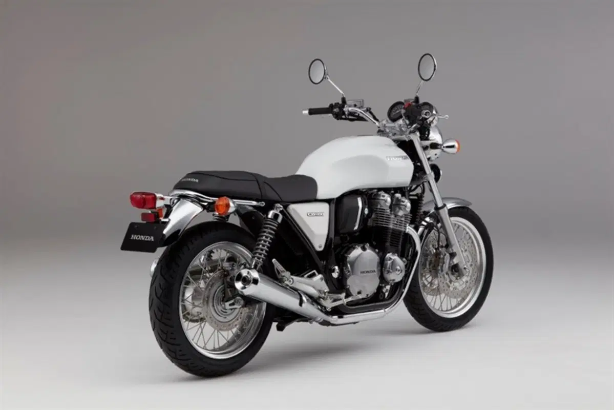Honda, brevetto di una quattro cilindri raffreddata ad aria: futura CB1100? (11)