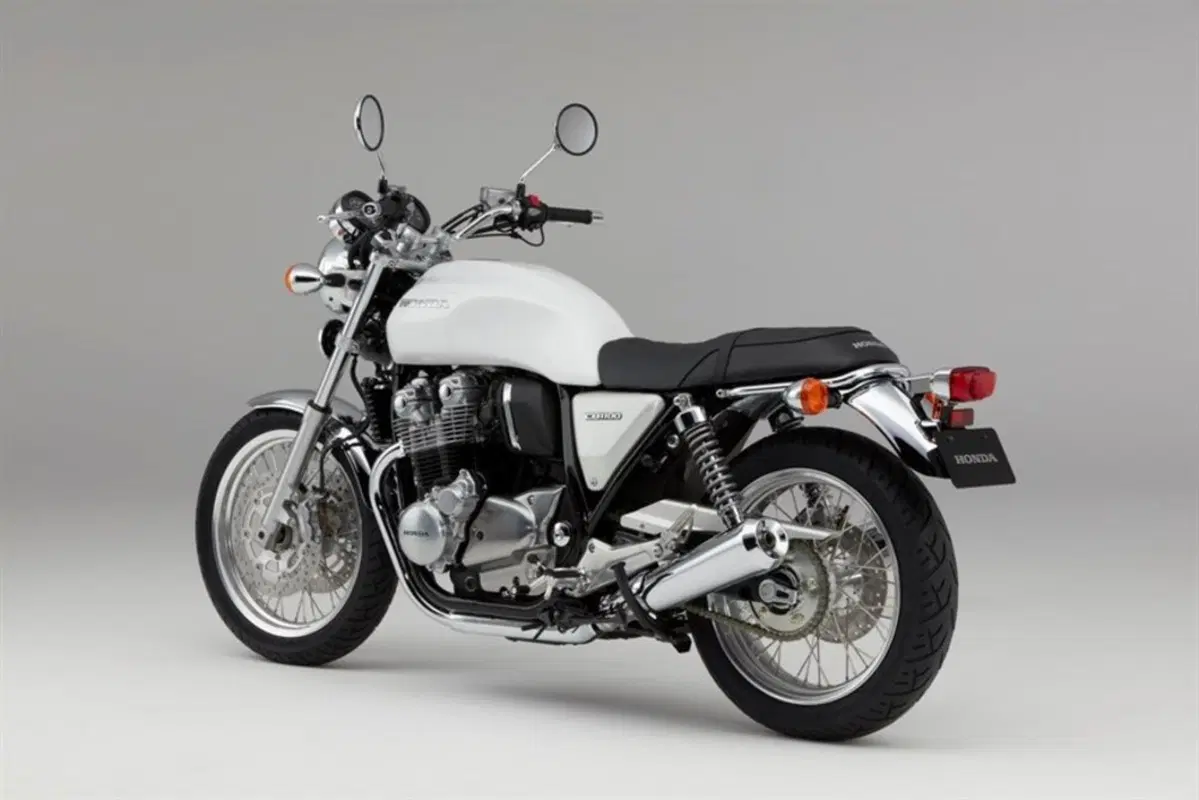 Honda, brevetto di una quattro cilindri raffreddata ad aria: futura CB1100? (12)