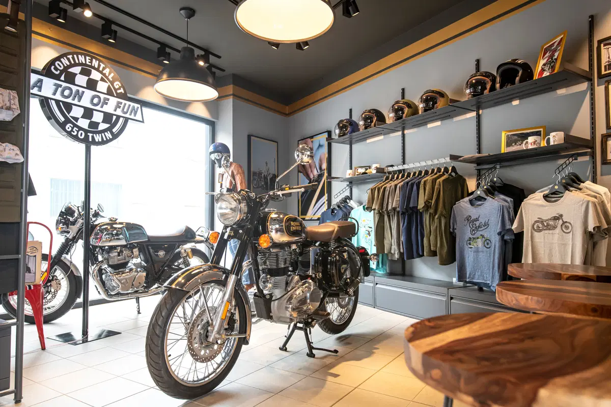 Royal Enfield: nel nuovo Concept Store svelata la Bullet Trials (6)