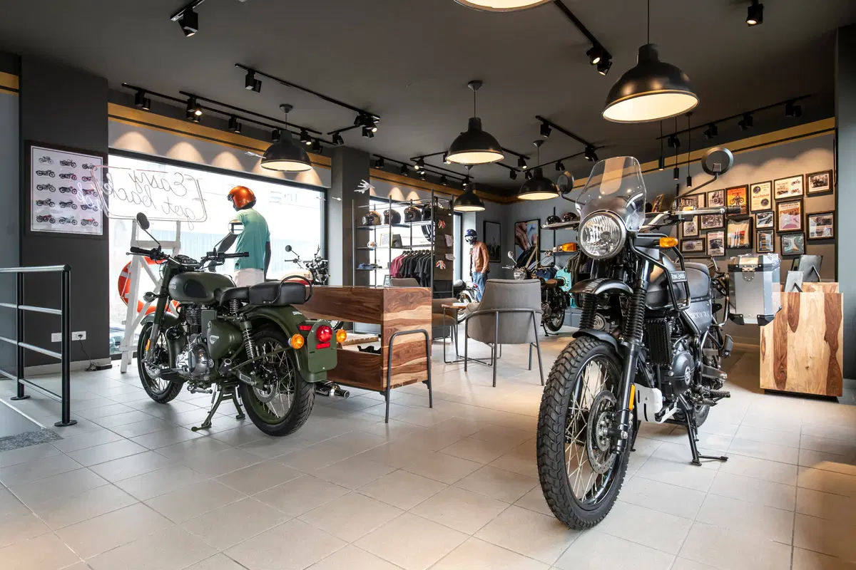 Royal Enfield: nel nuovo Concept Store svelata la Bullet Trials (7)
