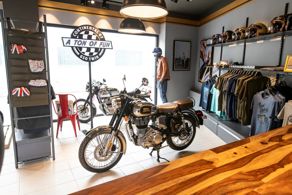 Royal Enfield: nel nuovo Concept Store svelata la Bullet Trials (9)