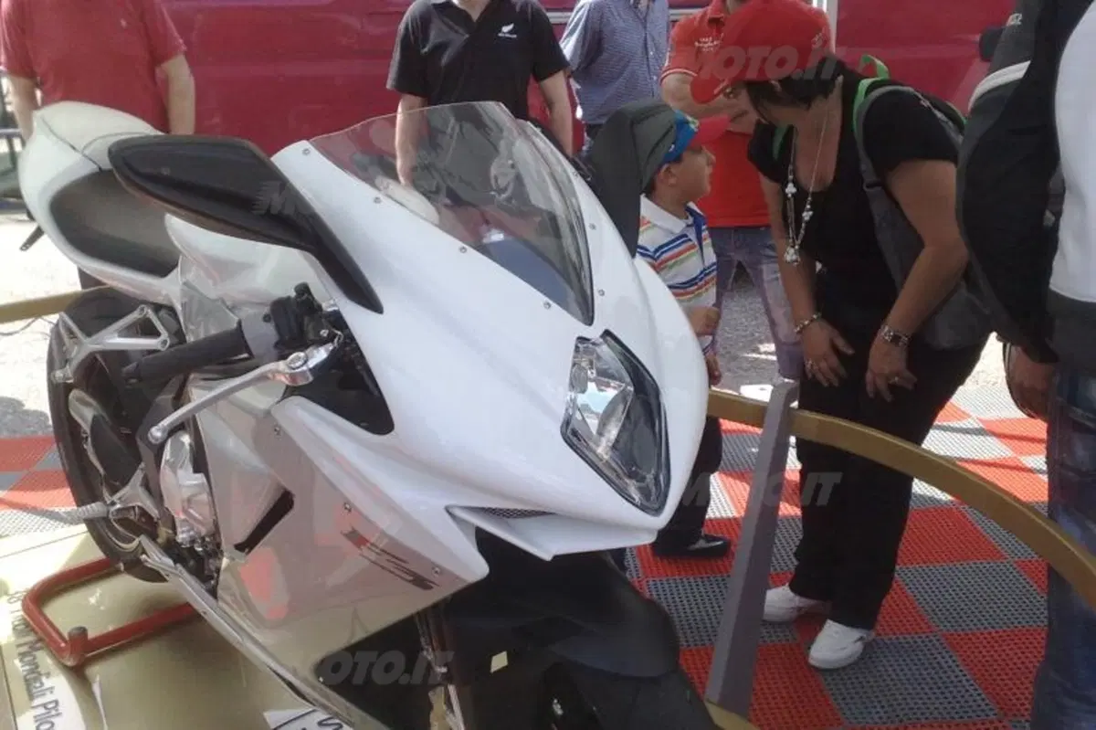 MV Agusta F3, il sound e le prime immagini in azione! (5)