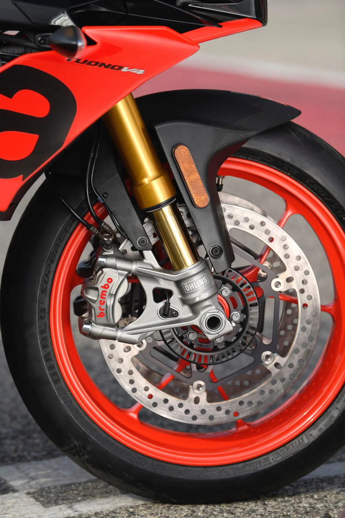 Aprilia Tuono V4 1100 Factory 2019. Naked o supersportiva? (3)