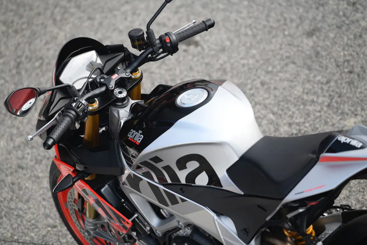 Aprilia Tuono V4 1100 Factory 2019. Naked o supersportiva? (4)