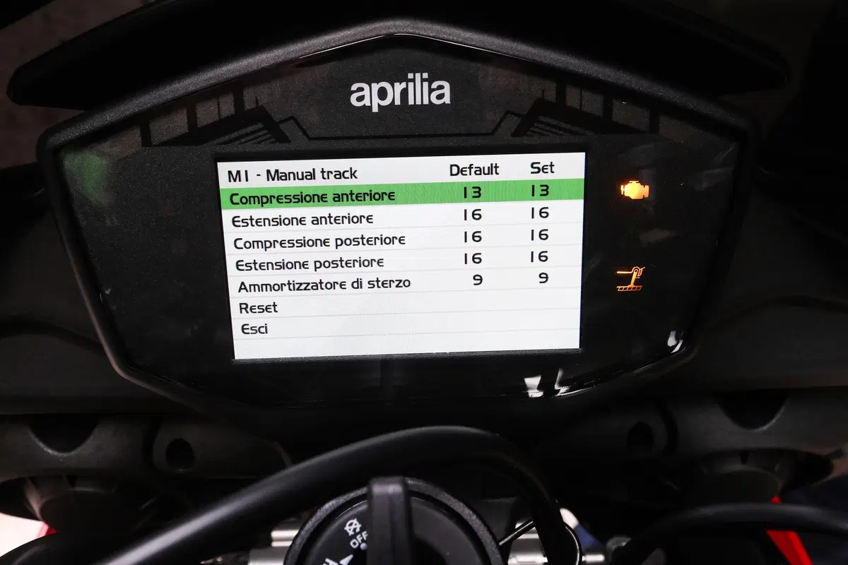 Aprilia Tuono V4 1100 Factory 2019. Naked o supersportiva? (7)