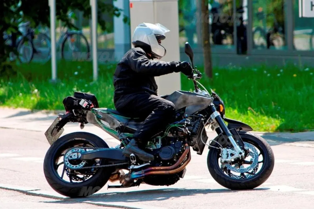 Husqvarna 900. Le prime immagini!