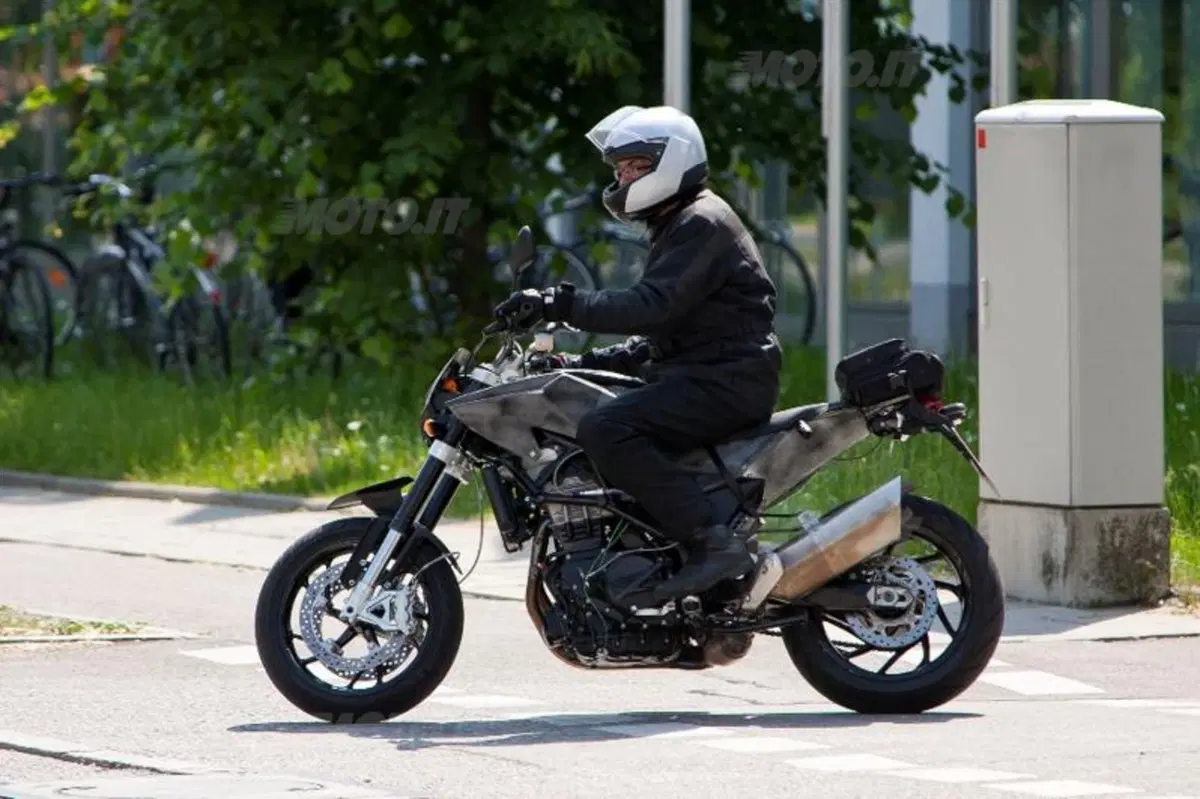 Husqvarna 900. Le prime immagini! (2)