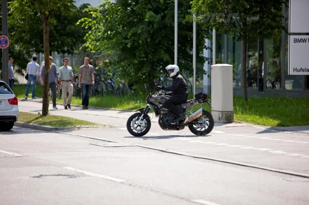 Husqvarna 900. Le prime immagini! (4)